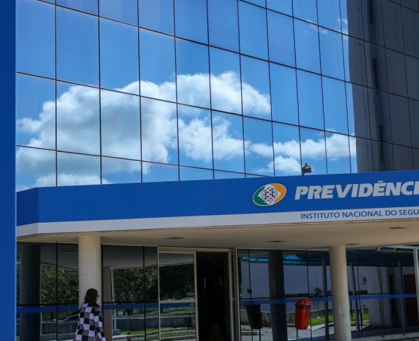 Mais de 1,2 milhão de aposentados ainda não pediram reembolso de descontos irregulares do INSS