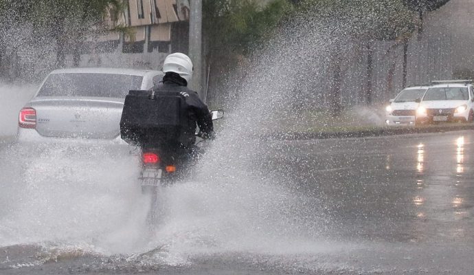 Quatro estados estão em alerta vermelho de fortes chuvas