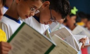 Rede estadual da Bahia abre renovação de matrícula para 2026 nesta segunda-feira